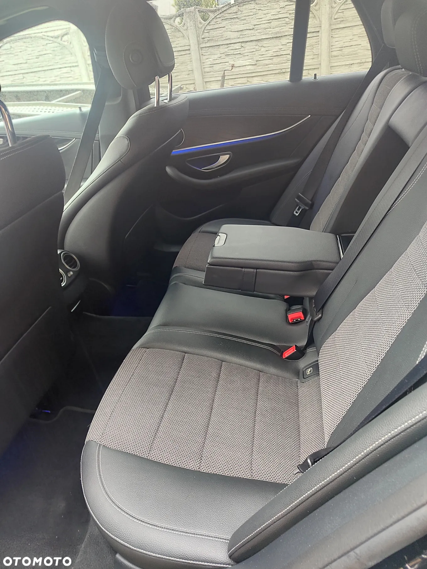 Mercedes-Benz Klasa E 300 d T 9G-TRONIC - 16