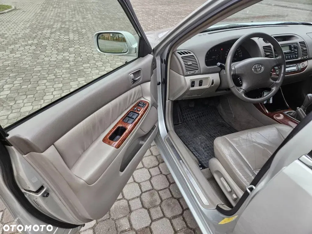 Toyota Camry 2.4 VVT-i - 4