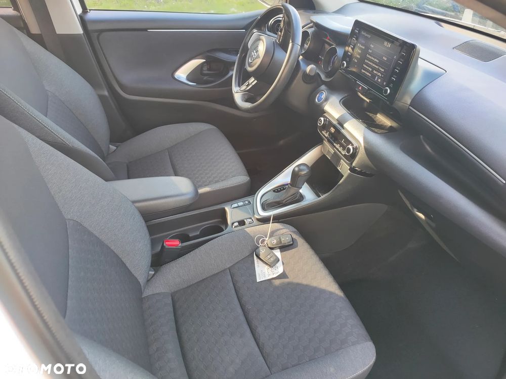 Toyota Yaris - 10