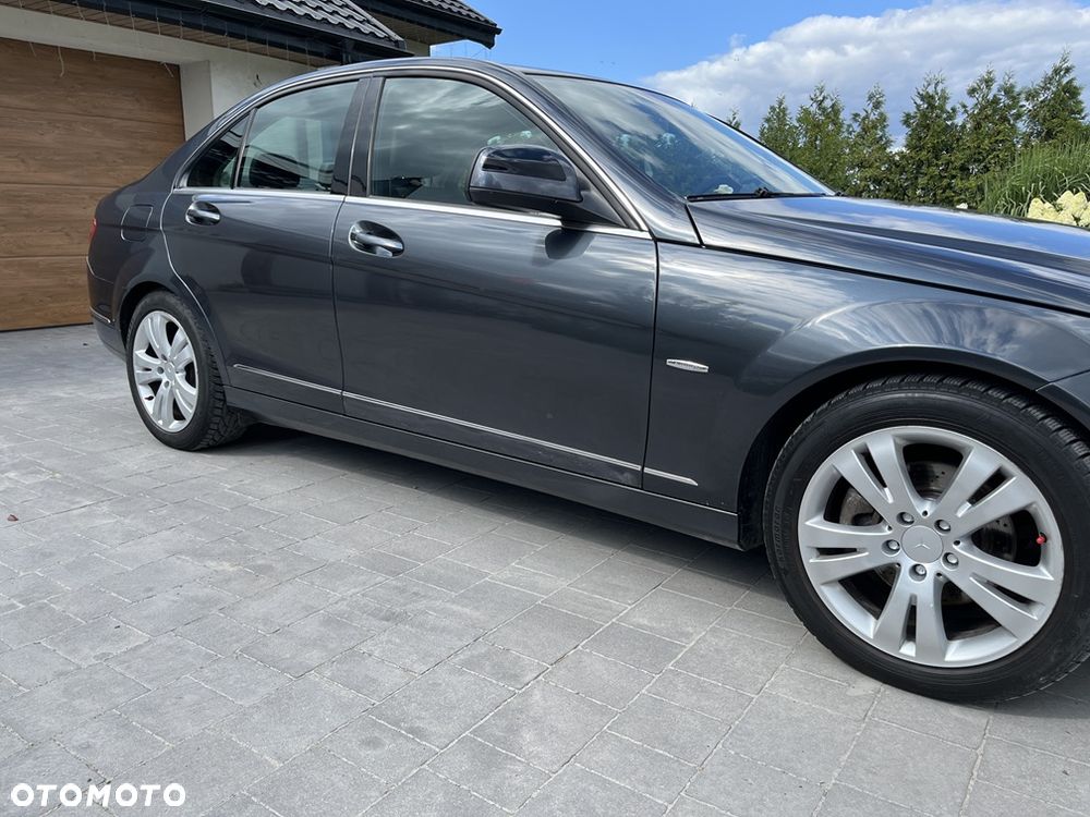 Mercedes-Benz Klasa C 220 CDI DPF Automatik Avantgarde - 16