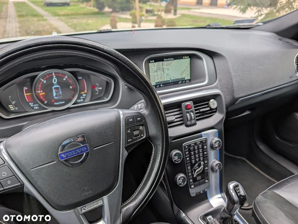 Volvo V40 D3 R-Design - 8