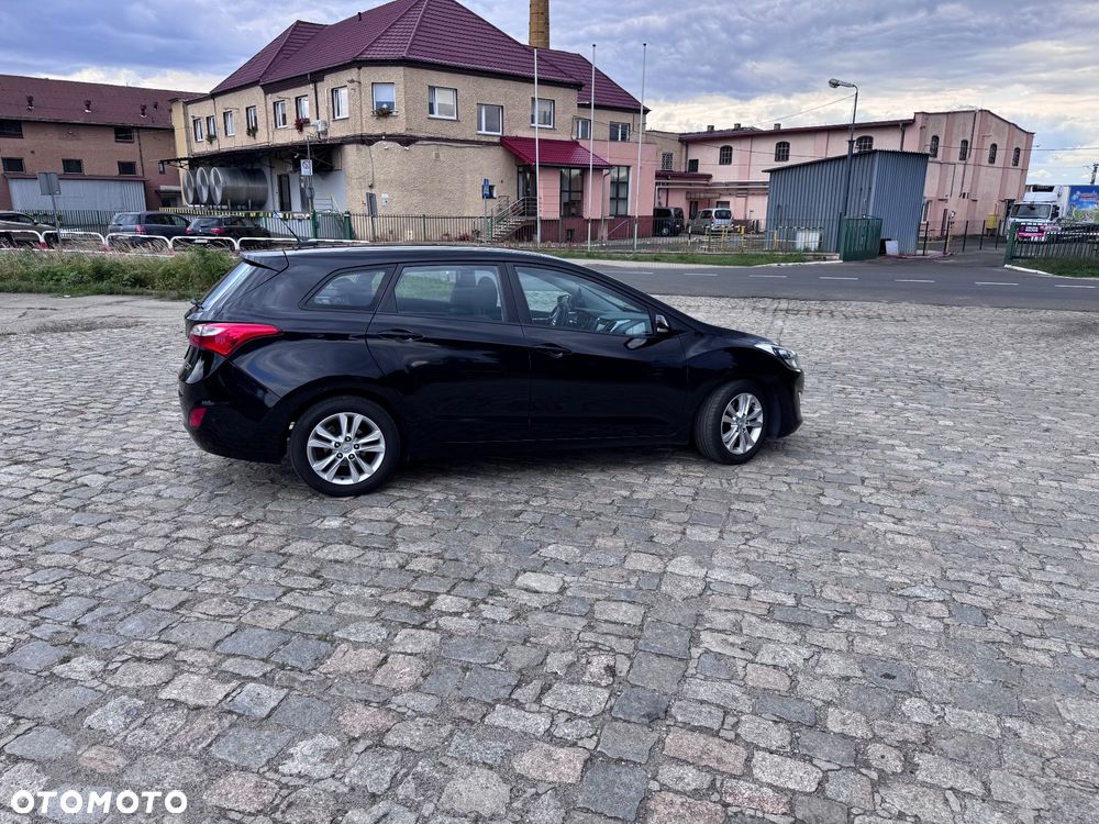 Hyundai i30 i30cw 1.6 CRDi Fifa World Cup Edition - 4