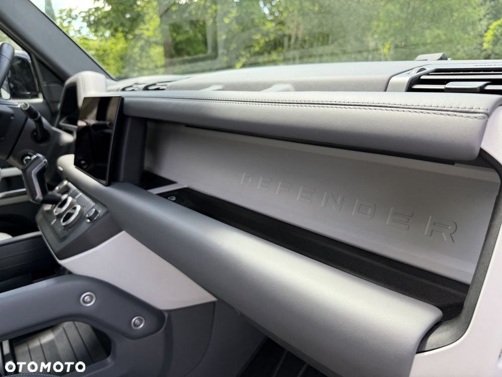 Land Rover Defender 3.0 D300 mHEV X-Dynamic HSE - 19