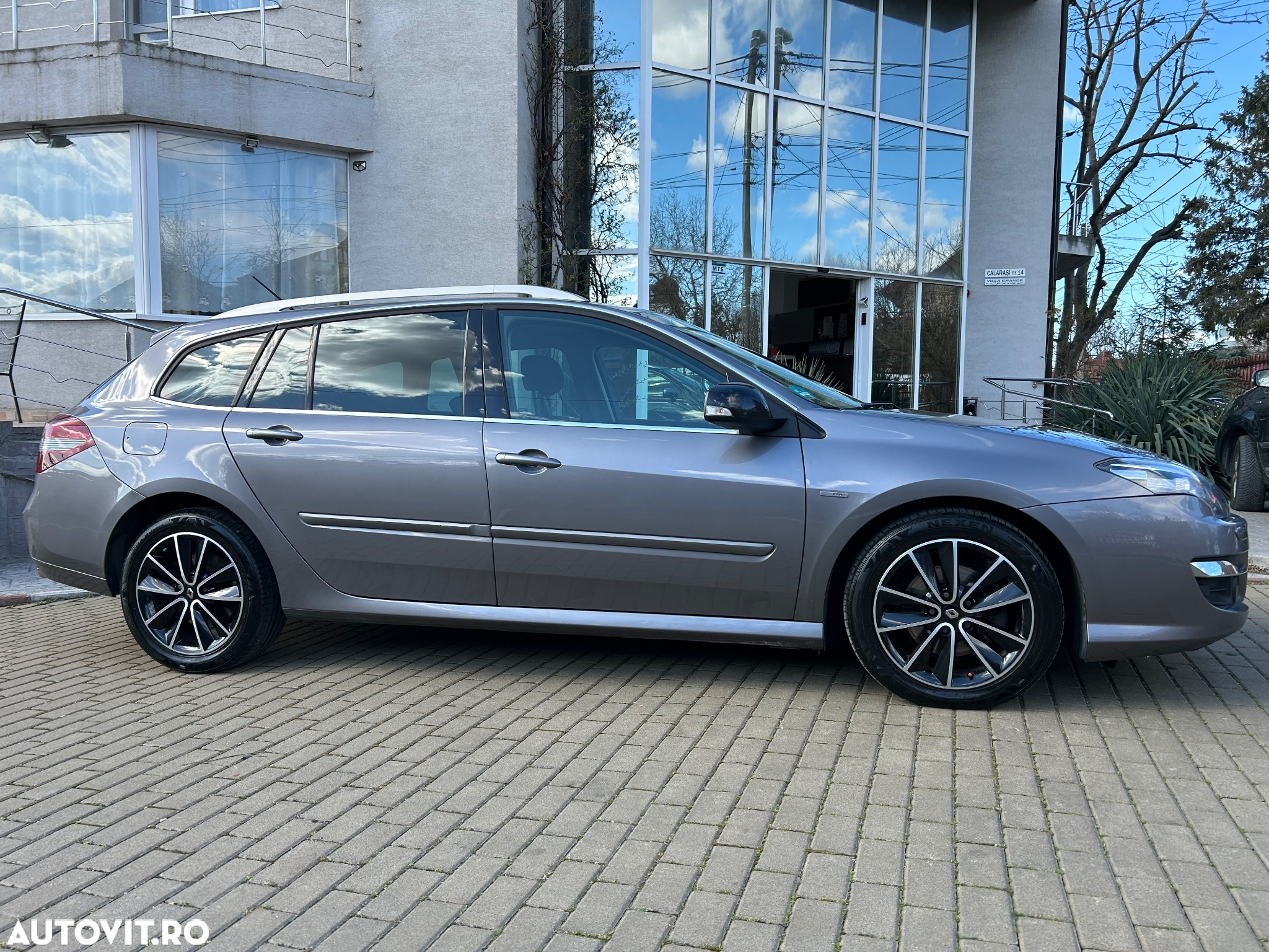 Renault Laguna dCi 150 FAP Start-Stop Bose Edition - 9