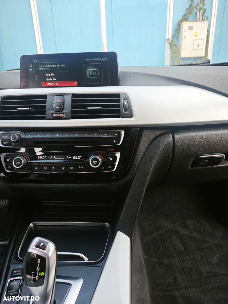 BMW Seria 3 320d Touring Aut. Sport Line - 7