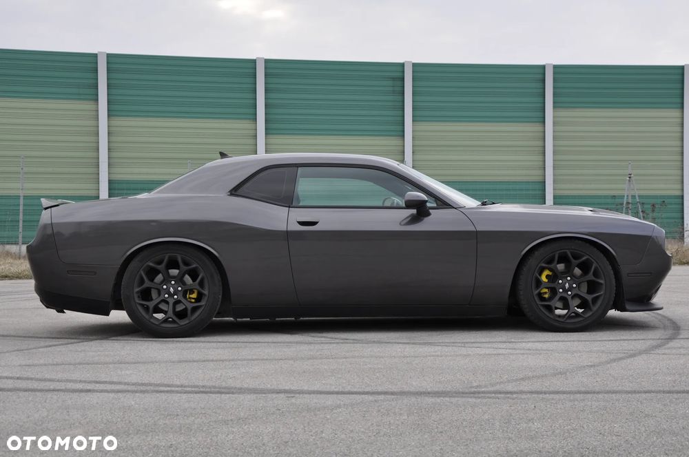 Dodge Challenger - 6