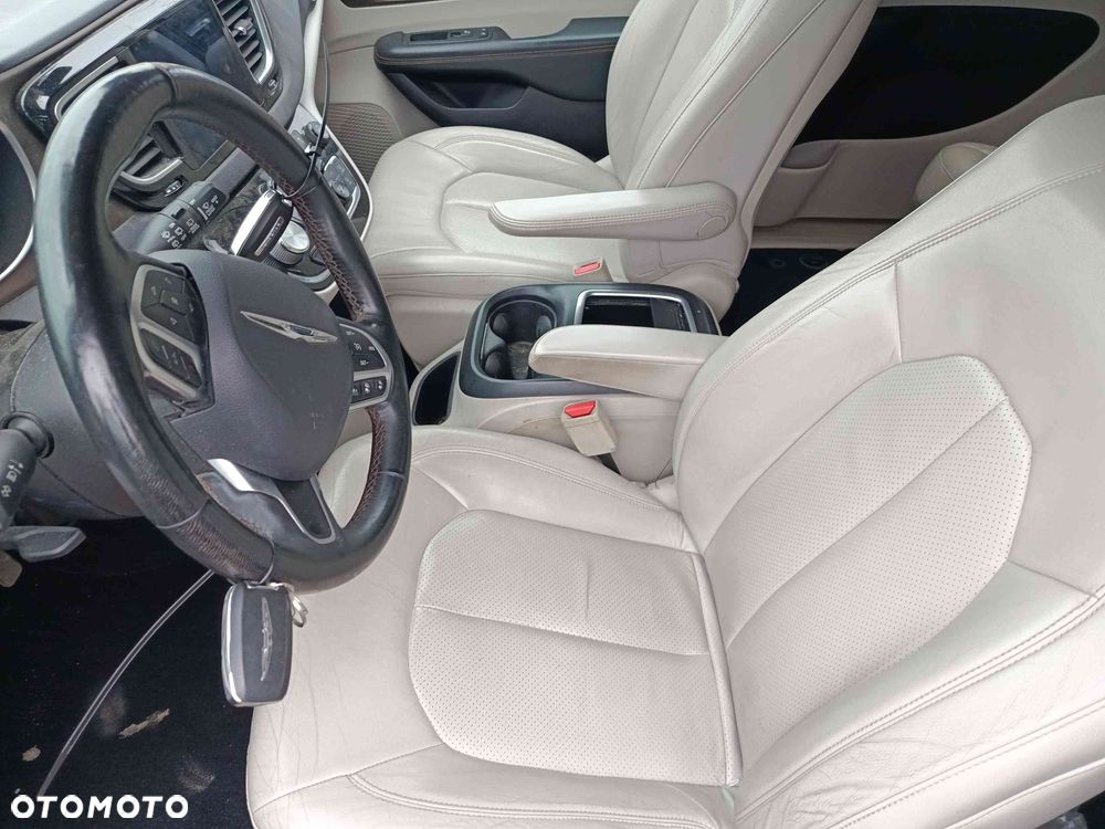 Chrysler Pacifica - 29