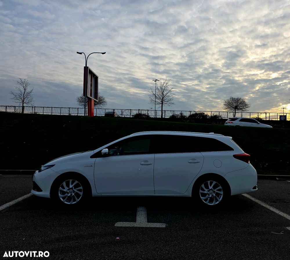 Toyota Auris 1.8 L VVT-i Hybrid Luna - 4