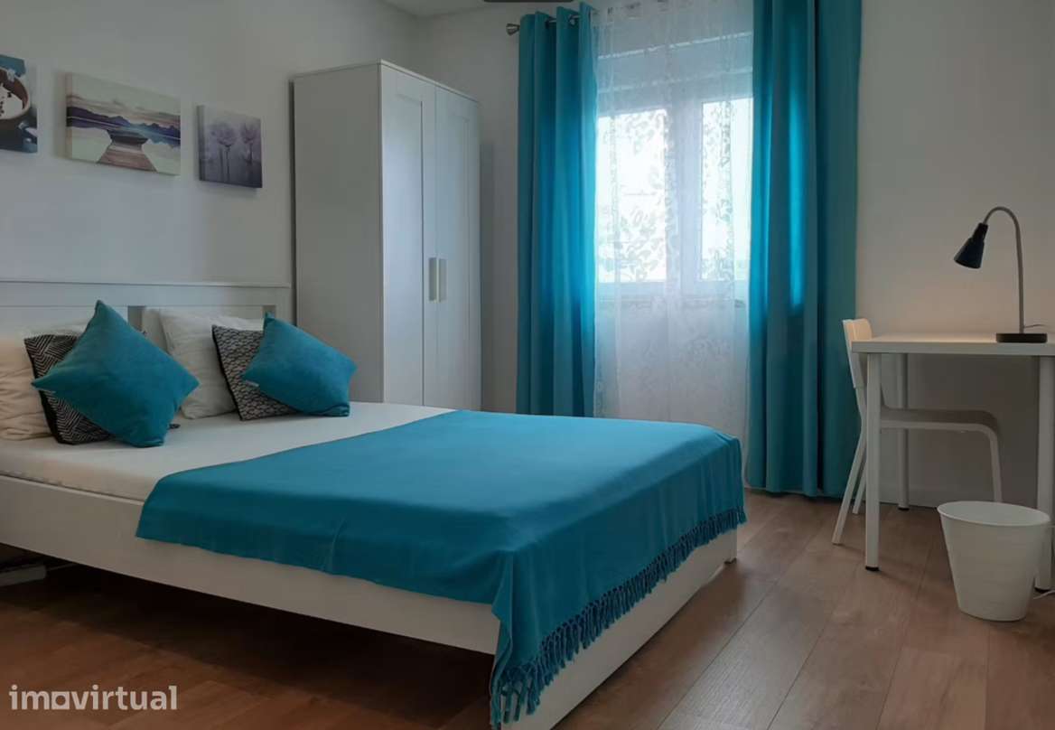 Quarto com WC privado, cama grande, localização excelente - Grande imagem: 5/12