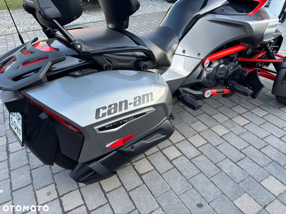 Can-Am Spyder - 24