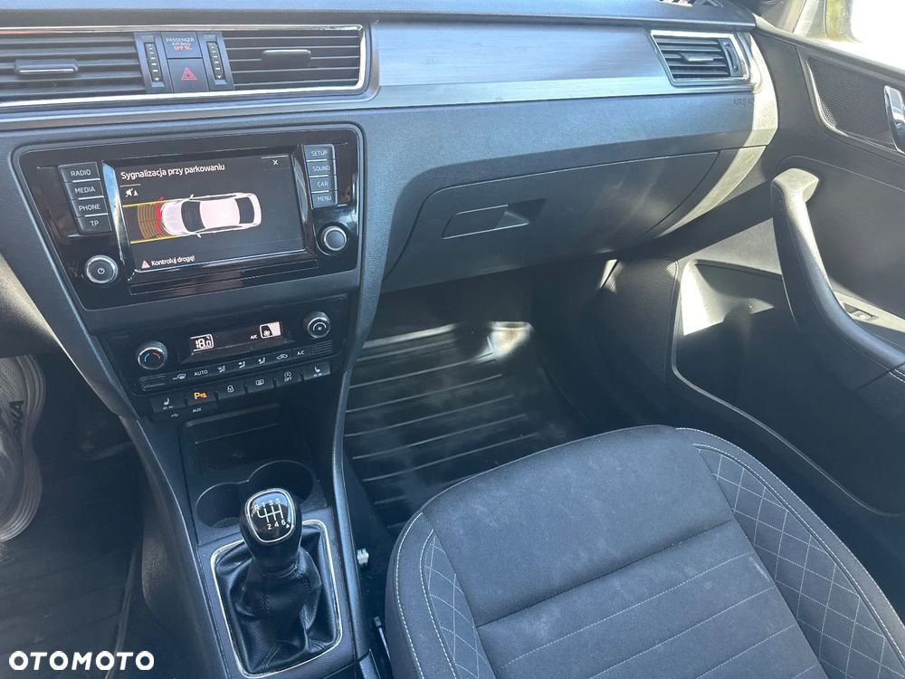 Skoda RAPID 1.2 TSI Style - 21