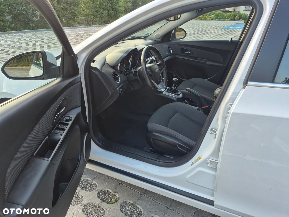Chevrolet Cruze 1.8 LS+ - 13