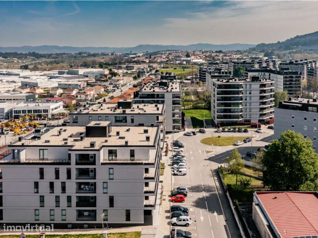 Apartamento T1 com varanda, garagem, totalmente equipado e mobilado - Grande imagem: 4/21