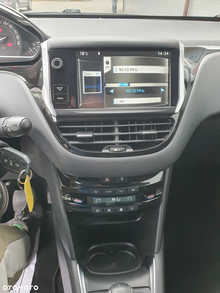 Peugeot 208 - 36