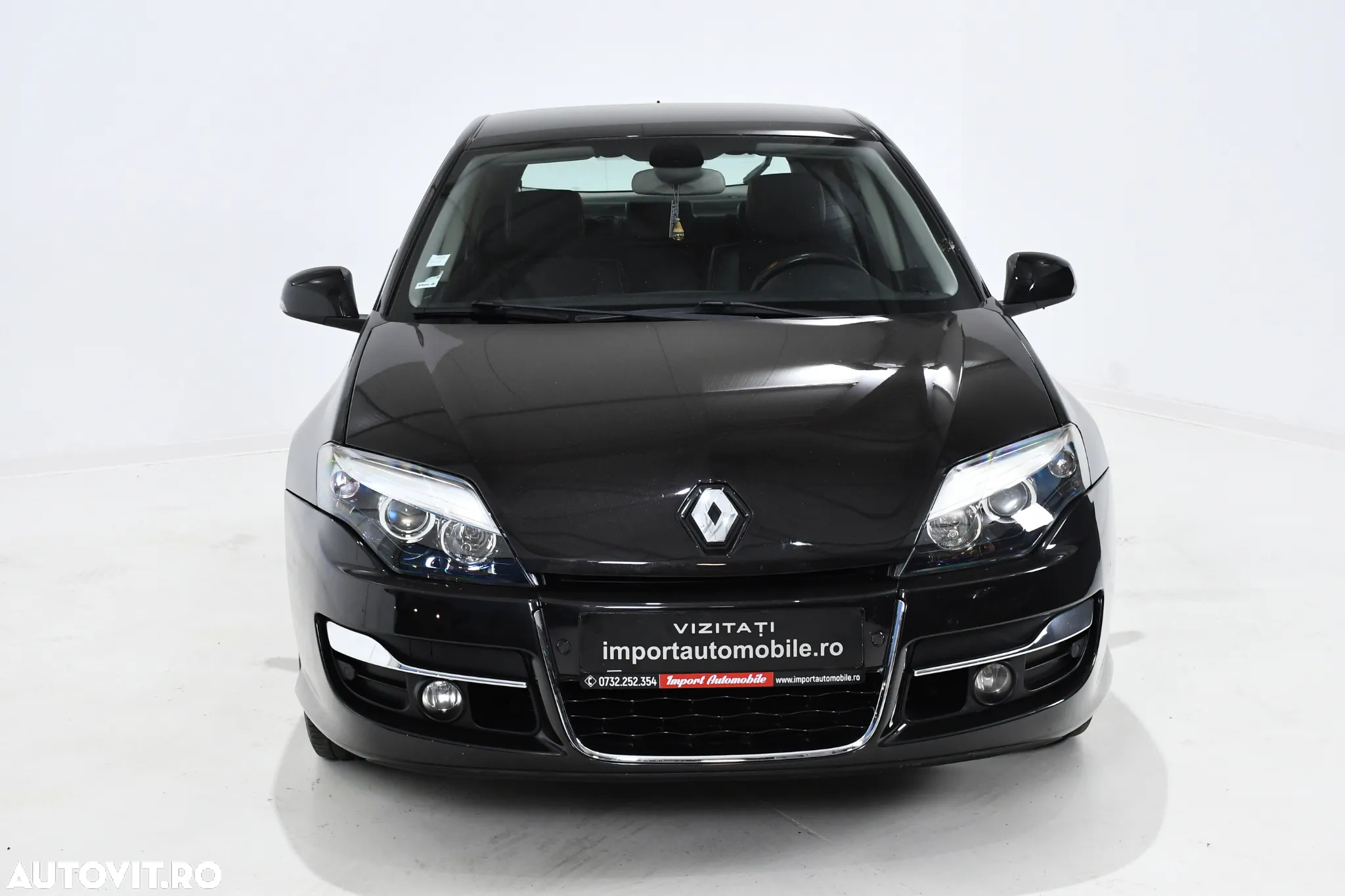 Renault Laguna dCi 110 FAP Bose Edition - 8
