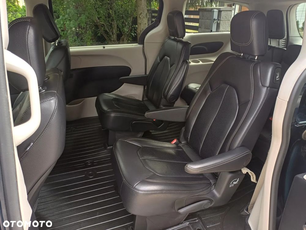 Chrysler Pacifica - 20