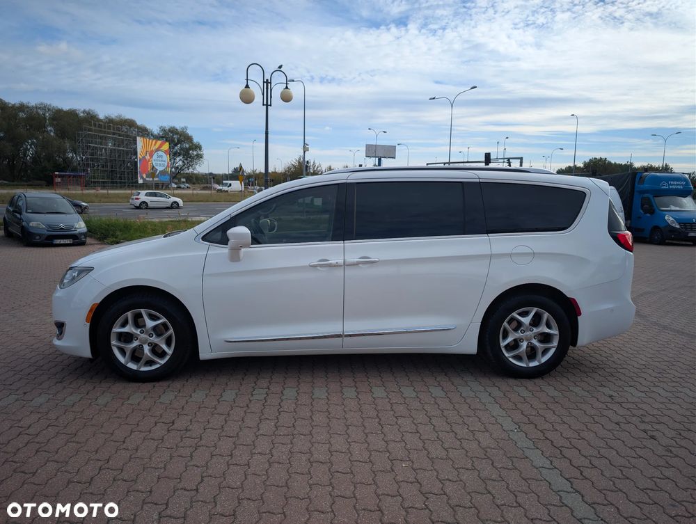 Chrysler Pacifica - 6