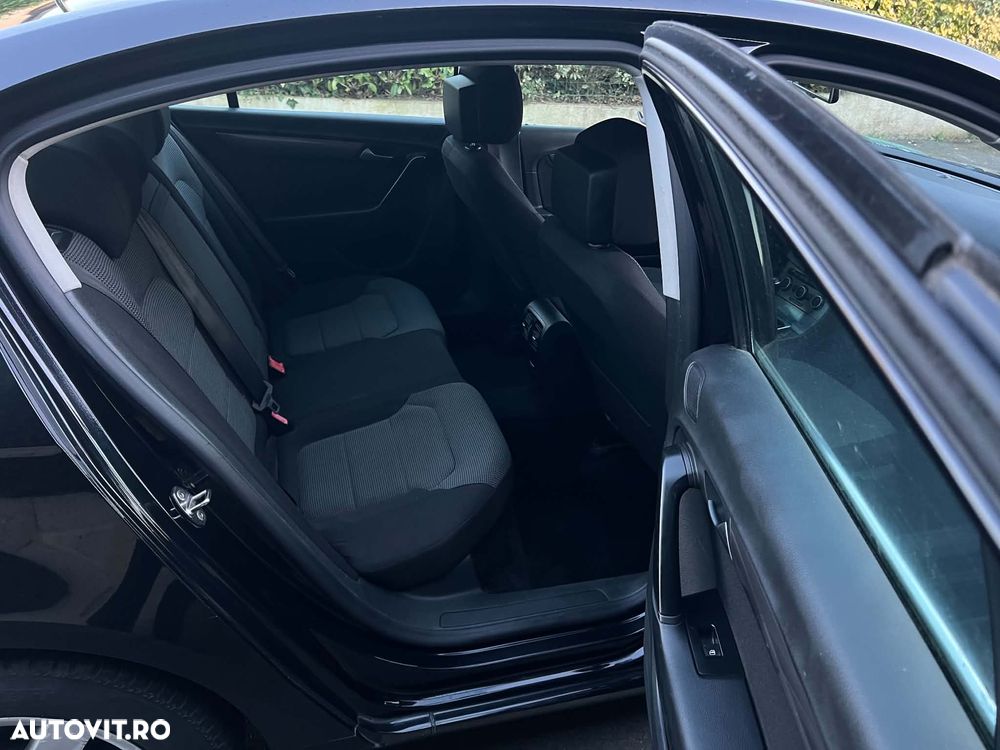 Volkswagen Passat - 6