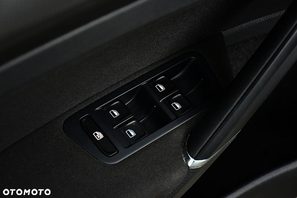 Volkswagen Golf 2.0 TDI BlueMotion Technology Lounge - 26