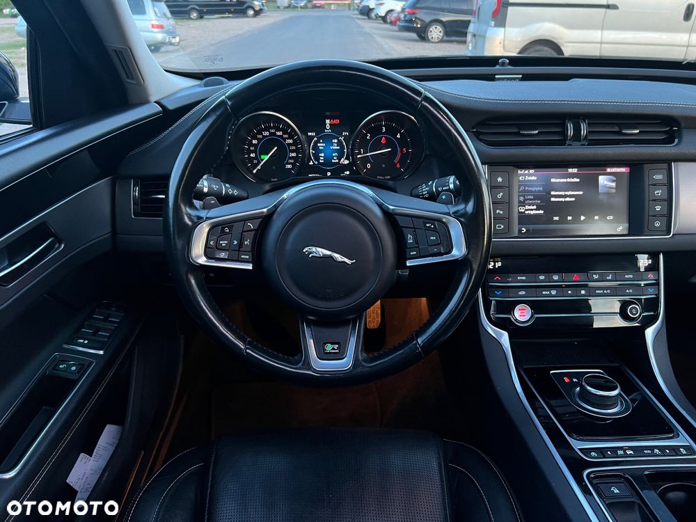 Jaguar XF 20d AWD R-Sport - 2