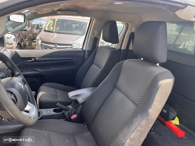 Toyota HILUX 4X4 CLUB C/FULL BOX - 8