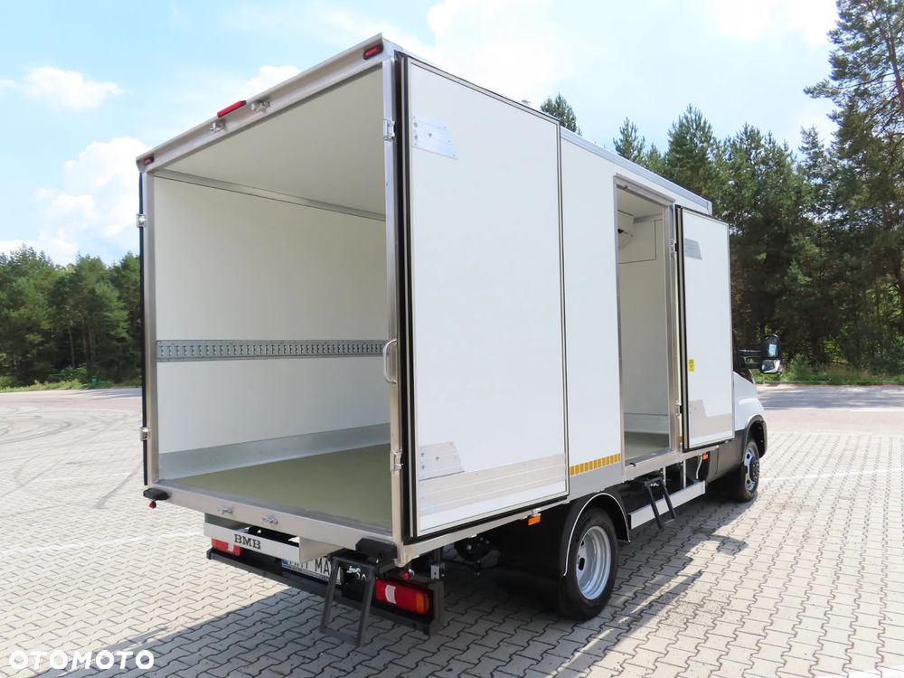 Iveco DAILY 35C16 3.0 HPI Chłodnia 7 E.Palet 3710 mm Dł. WZMACNIANY Agregat Thermo King 0*C Boczne Drzwi Zabudowy DMC 3500 DUŻA Ładowność 1160 Kg Nowe OPONY + Serwis W ASO IVECO Virtual Cockpit Carplay / Android Auto Stan Jak Nowy GWARANCJA Gotowy I Dostępny Polecam - 21