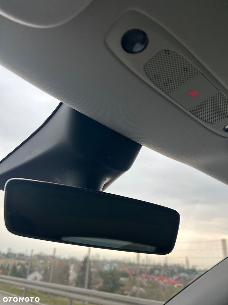 Tesla Model Y Performance Dual Motor AWD - 8