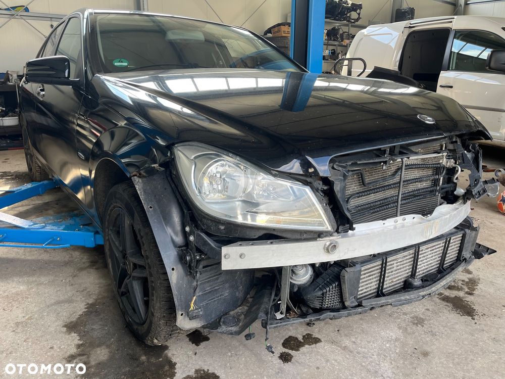 Mercedes-Benz Klasa C 200 CDI DPF (BlueEFFICIENCY) Avantgarde - 1