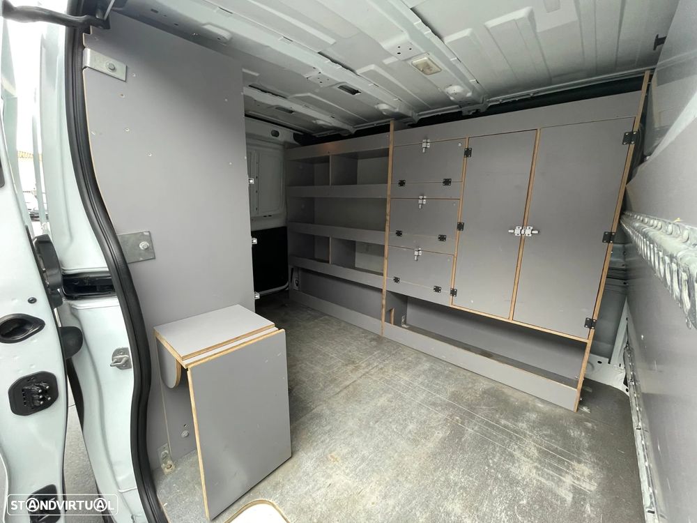Renault Trafic 2.0 dCi IVA Dedutível - 28