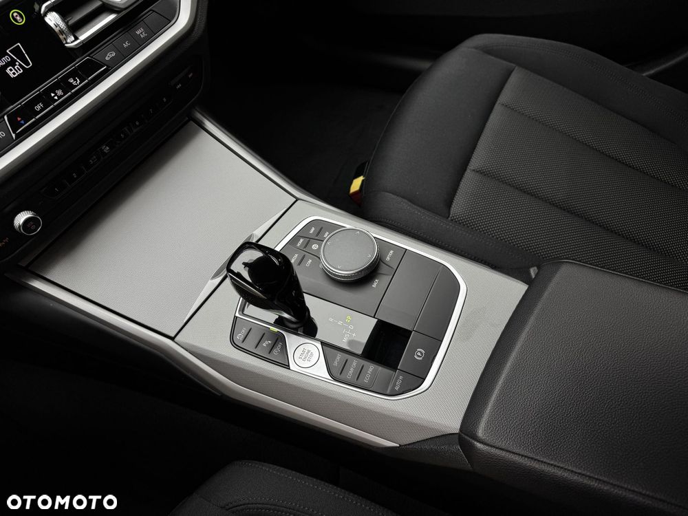 BMW Seria 3 318i - 27
