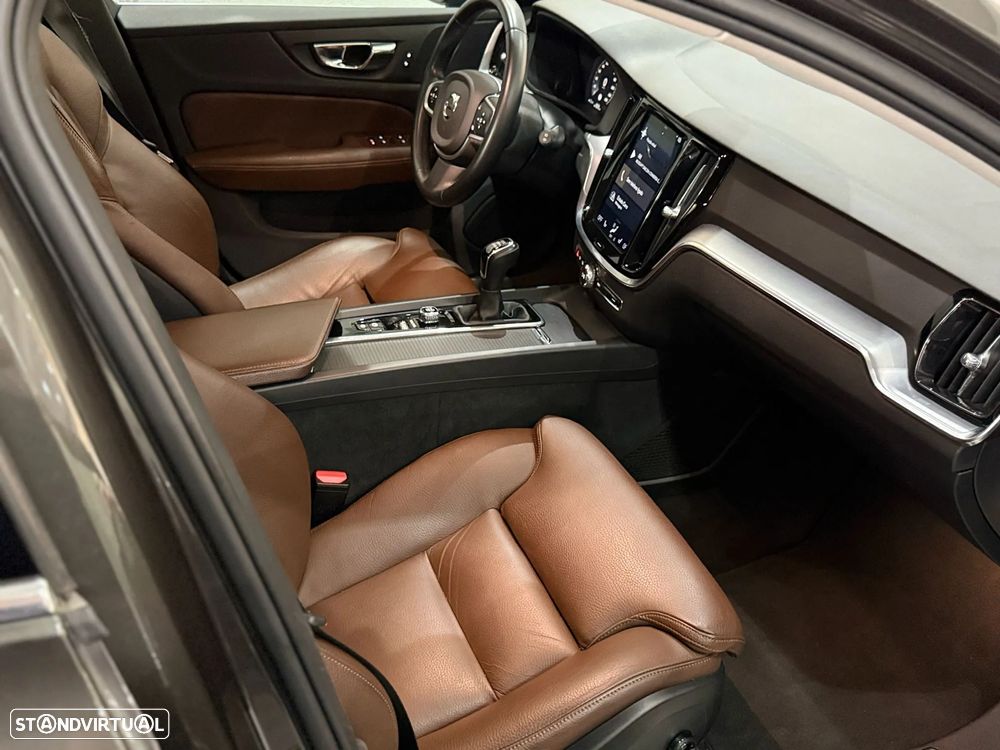 Volvo V60 D3 Momentum Pro - 23