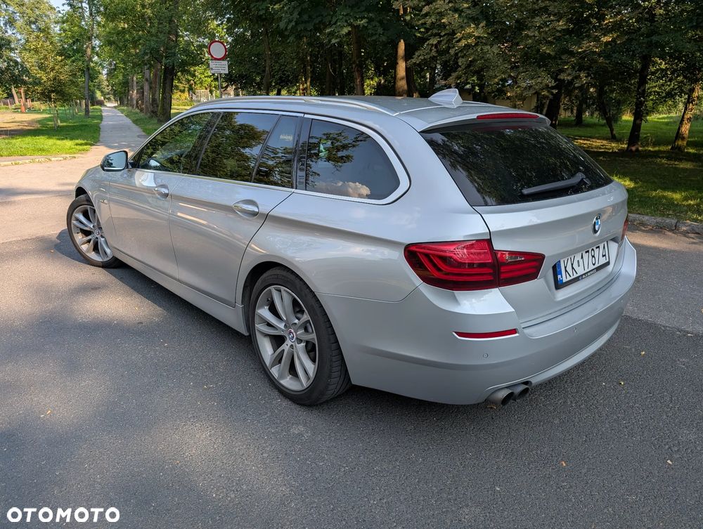 BMW Seria 5 528i xDrive Luxury Line - 4