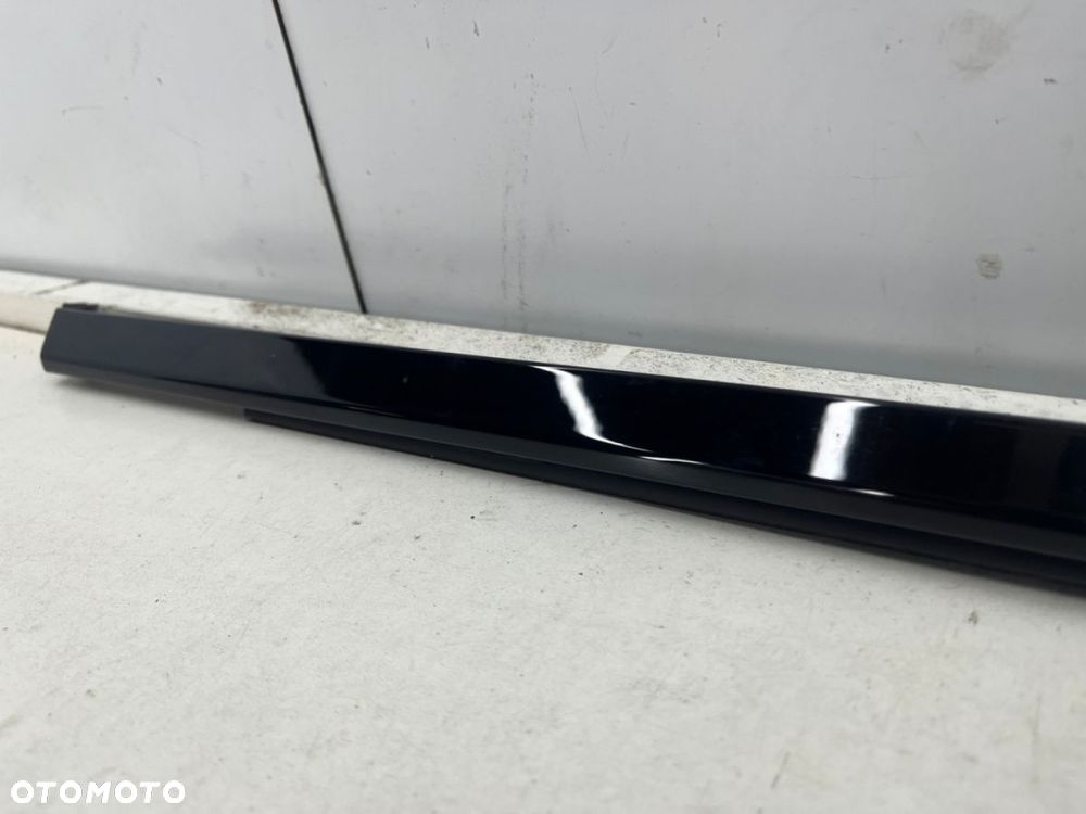 Listwa Porsche Macan I 95b 14r.- prawa tylna listwa zgarniająca zewnętrzna drzwi prawy tył 95b839478 - 5
