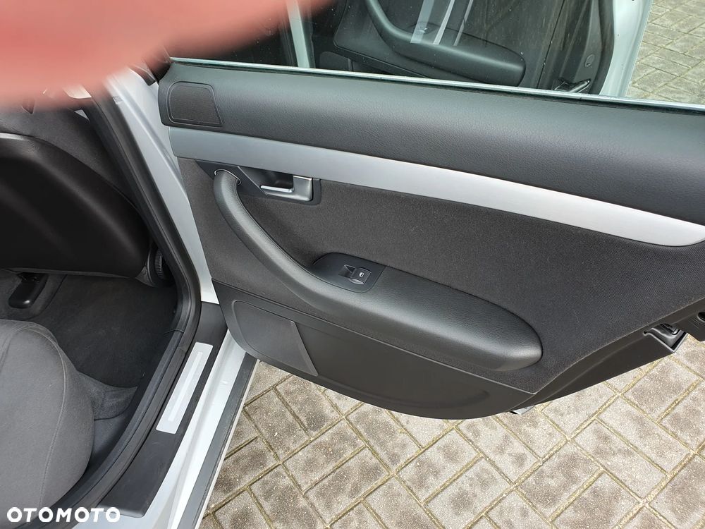 Audi A4 Limousine - 11