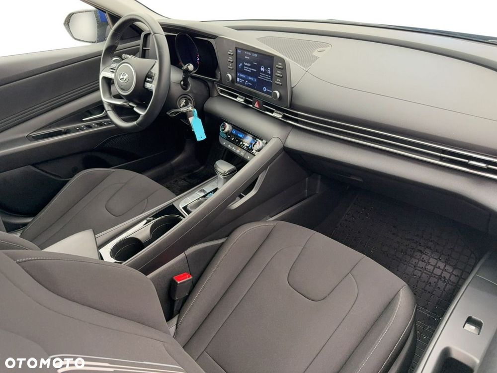 Hyundai Elantra - 14