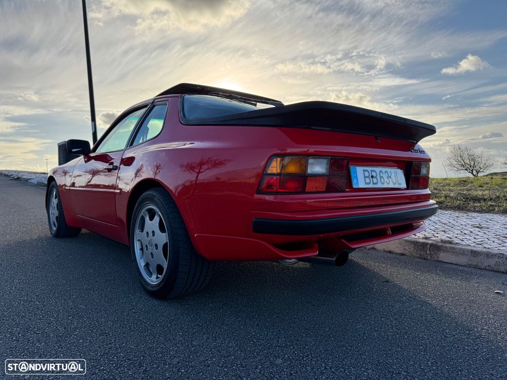 Porsche 944 Turbo S - 8