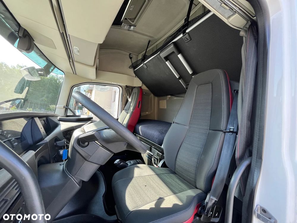 Volvo FH / EURO 6/  I- SHIFT/ MICHELIN 80% /  KLIMA POSTOJOWA / SERWISOWANY/ ZADBANY / OKAZJA - 19
