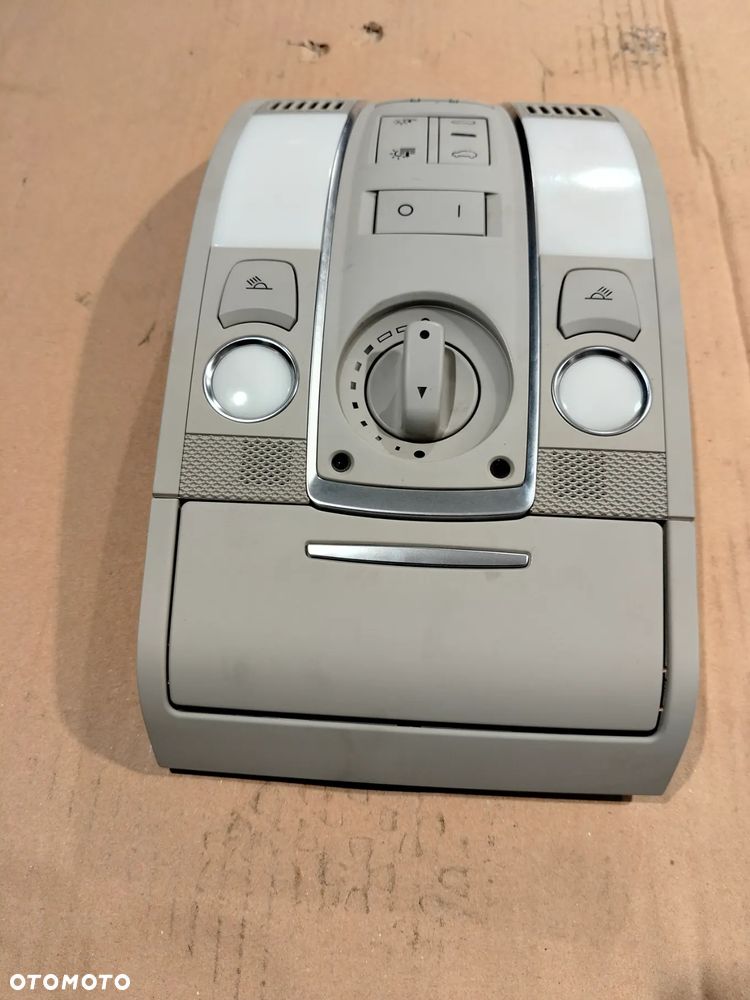 Lampka podsufitki Audi Q7 - 2