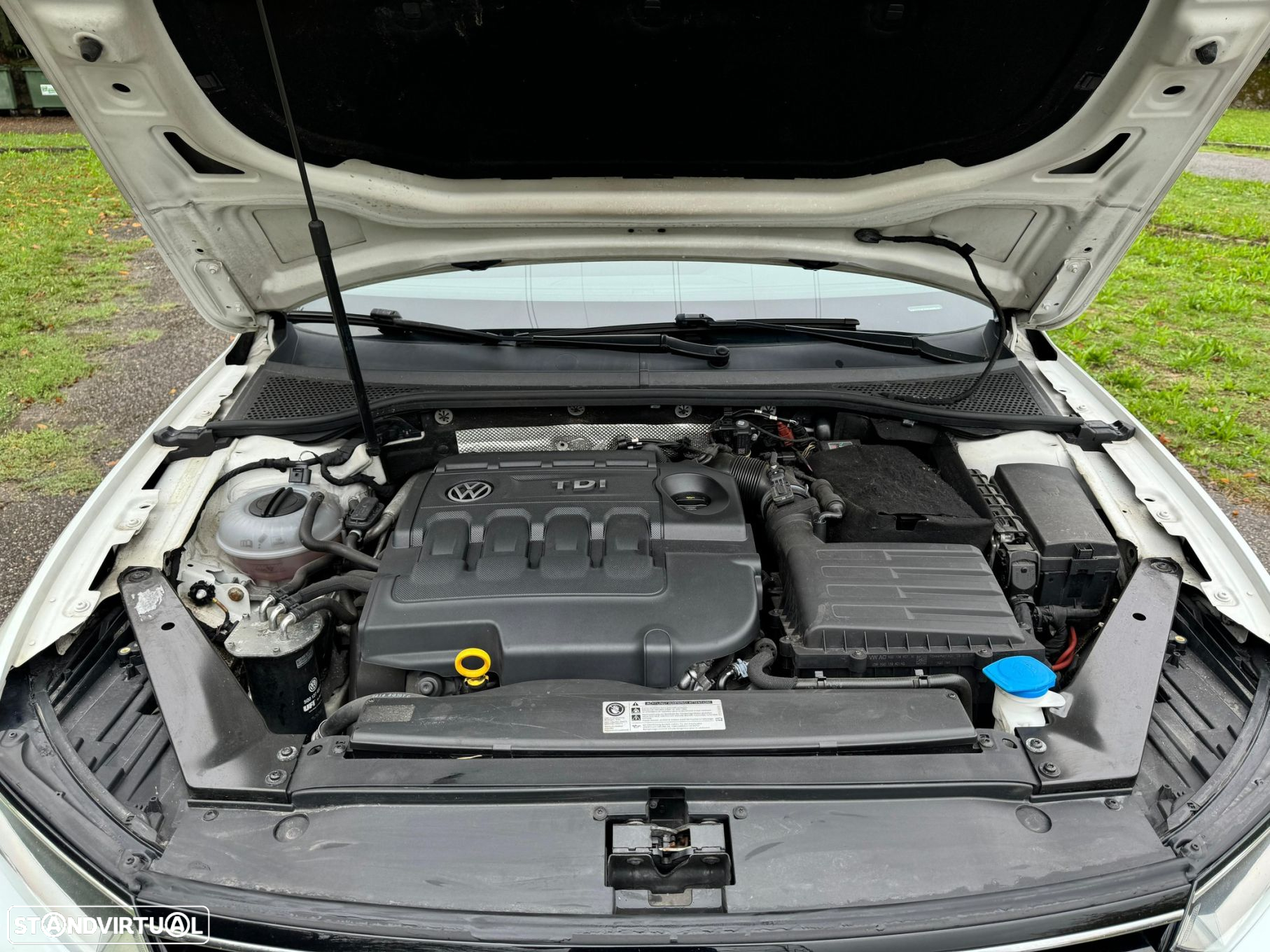 VW Passat 1.6 TDI Business DSG - 16