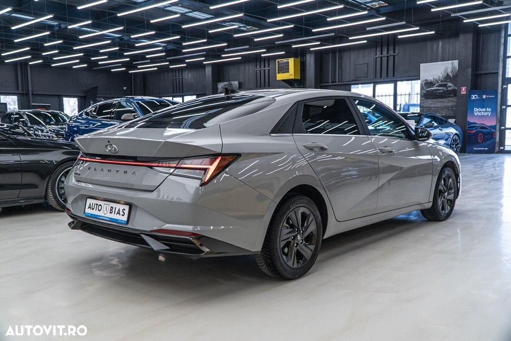 Hyundai Elantra 1.6 l 123 CP 6MT Highway - 7