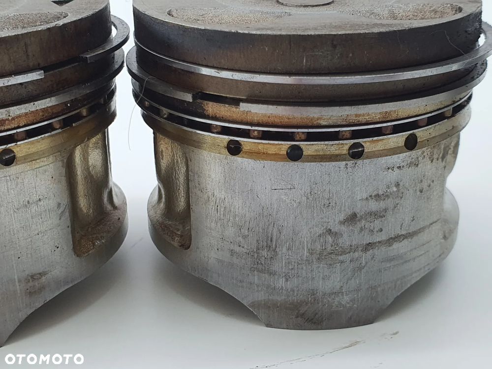 SUZUKI GSX 550 82-88 CYLINDER CYLINDRY BLOK + TŁOKI - 18