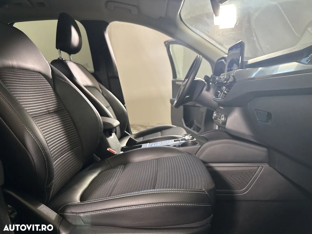 Ford Kuga - 12