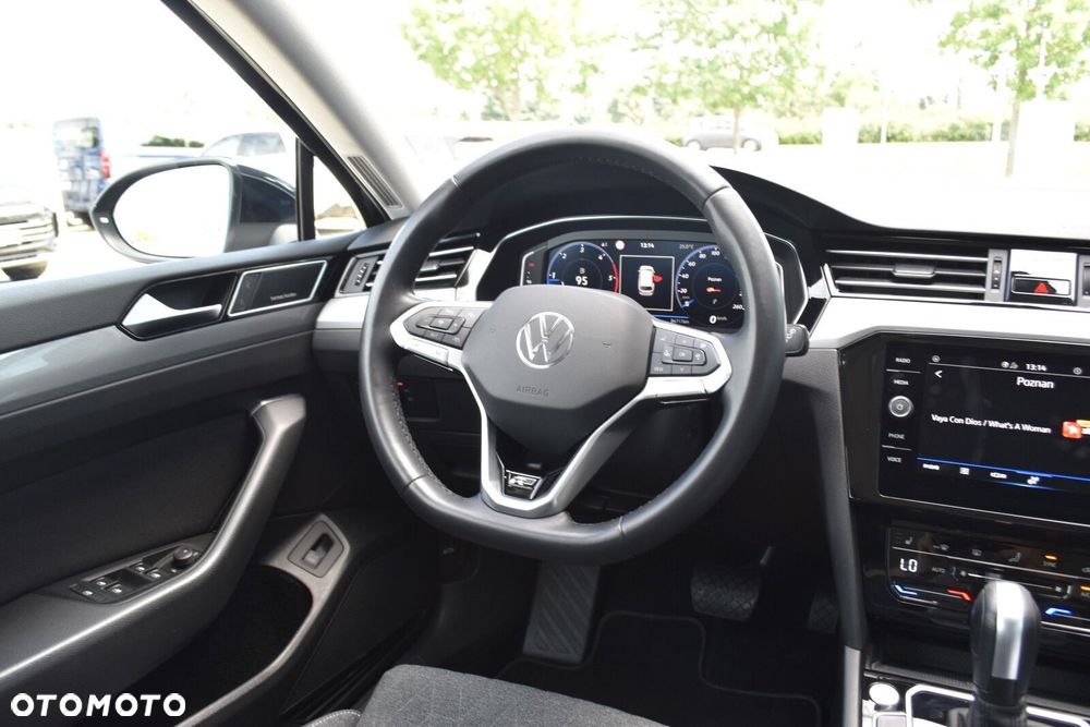 Volkswagen Passat - 11