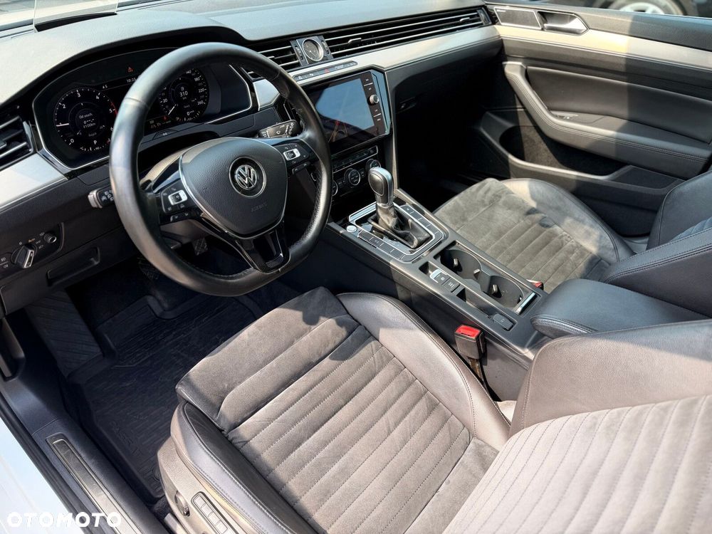 Volkswagen Passat - 11