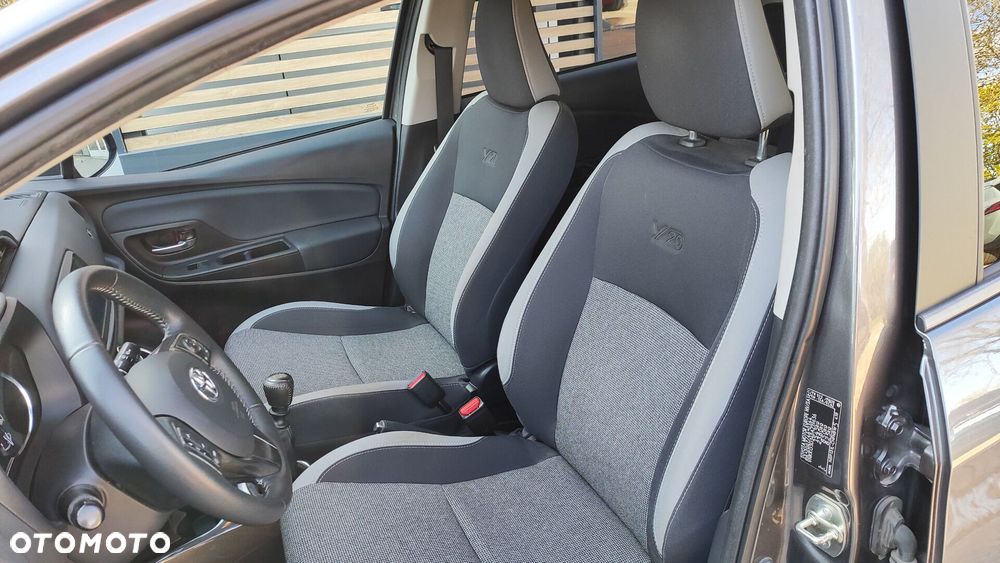 Toyota Yaris 1.5 Premium - 11