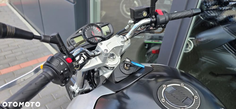 Suzuki GSR - 33