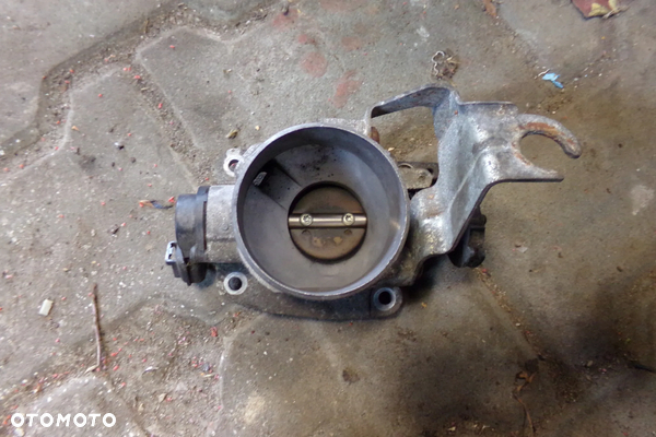 Przepustnica 1.3B 2S6U9E926BB Ford Fiesta MK6 lak. 44