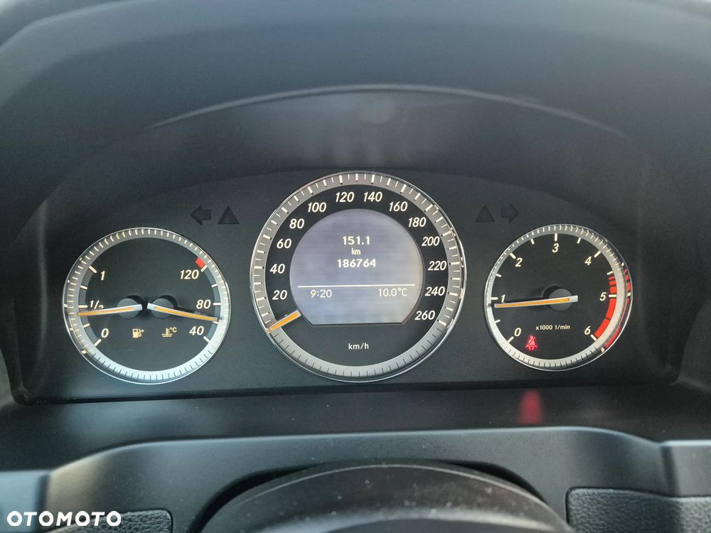 Mercedes-Benz Klasa C 200 CDI DPF BlueEFFICIENCY Elegance - 22