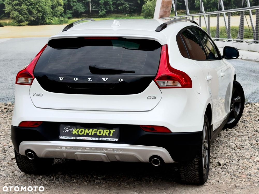 Volvo V40 Cross Country - 11