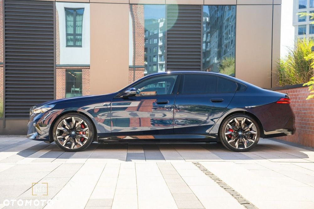 BMW Seria 5 550e xDrive - 32